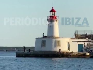Graban a una pareja practicando sexo en Ibiza Graban a una pareja practicando sexo en Ibiza