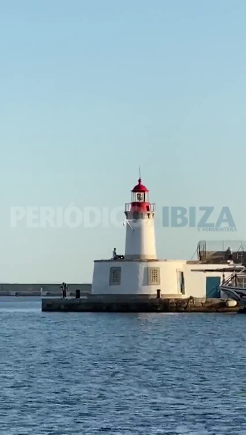 Vídeo: Graban a una pareja practicando sexo en el faro de Ibiza a plena luz  del día