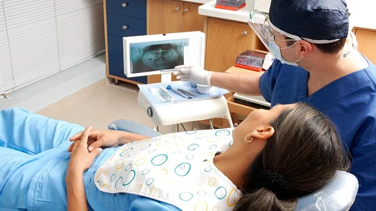 Imagen de una joven en el dentista Imagen de una joven en el dentista