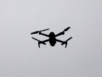 Una veintena de drones como éste sobrevuelan la capital de España cada día. Una veintena de drones como éste sobrevuelan la capital de España cada día.