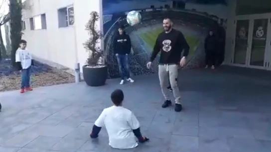 Benzema, junto a Ali Turganbekov Benzema, junto a Ali Turganbekov