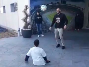 Benzema, junto a Ali Turganbekov Benzema, junto a Ali Turganbekov