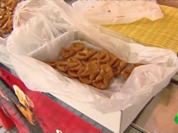 Cádiz se prepara para la gran 'Pestiñada' que dará el pistoletazo de salida a los carnavales Cádiz se prepara para la gran 'Pestiñada' que dará el pistoletazo de salida a los carnavales