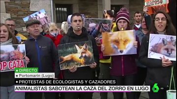 Imagen de animalistas y ecologistas durante la protesta contra la caza del zorro en Lugo. 