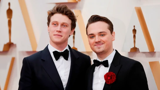 George MacKay y Dean-Charles Chapman George MacKay y Dean-Charles Chapman