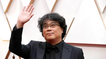 El director de 'Parásitos' Bong Joon-ho en la alfombra roja