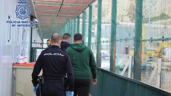 Los detenidos por patronear una patera desde la costa argelina Los detenidos por patronear una patera desde la costa argelina