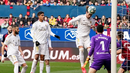 Sergio Ramos remata al fondo de la red. Sergio Ramos remata al fondo de la red.