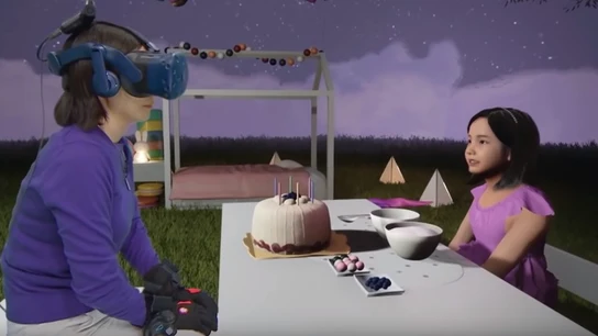 Imagen de la madre manteniendo una conversación con su hija gracias a la realidad virtual. Imagen de la madre manteniendo una conversación con su hija gracias a la realidad virtual.