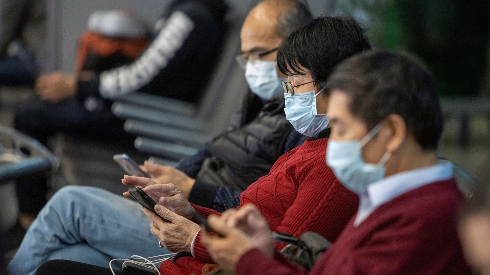 Imagen de personas con mascarillas para protegerse del coronavirus