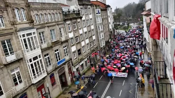 Manifestación convocada por SOS Sanidade Pública en Santiago de Compostela.