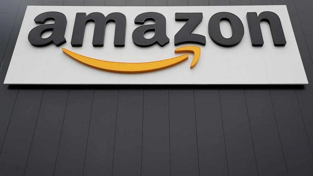 Vista del logotipo de la multinacional estadounidense del comercio electrónico Amazon