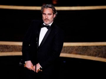 Joaquin Phoenix, Mejor Actor por su papel en 'Joker' Joaquin Phoenix, Mejor Actor por su papel en 'Joker'