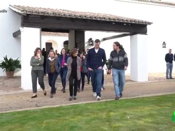 De su entrada triunfal a sus confesiones como 'influencers': así ha sido 'Gran Ministro', la excursión del Gobierno al campo De su entrada triunfal a sus confesiones como 'influencers': así ha sido 'Gran Ministro', la excursión del Gobierno al campo