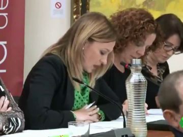 La defensa del veto parental de una concejala de Vox en Alhama de Murcia: "La libertad de cátedra es para los catedráticos" La defensa del veto parental de una concejala de Vox en Alhama de Murcia: "La libertad de cátedra es para los catedráticos"
