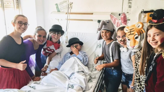 Proyecto solidario en la unidad infantil de oncología en el Hospital de Jaén Mejor maestra de España