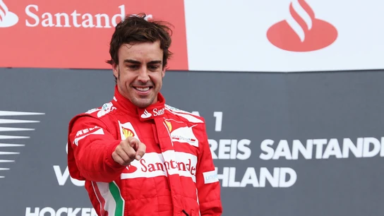 Fórmula 1: Ferrari bloquea la renovación de Vettel y se lleva el guiño de Fernando Alonso Fernando Alonso celebra una victoria con Ferrari