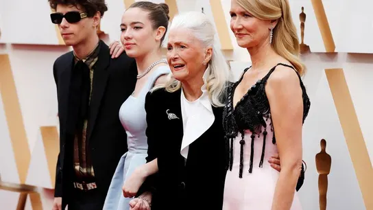 Laura Dern acompañada de su familia Laura Dern acompañada de su familia