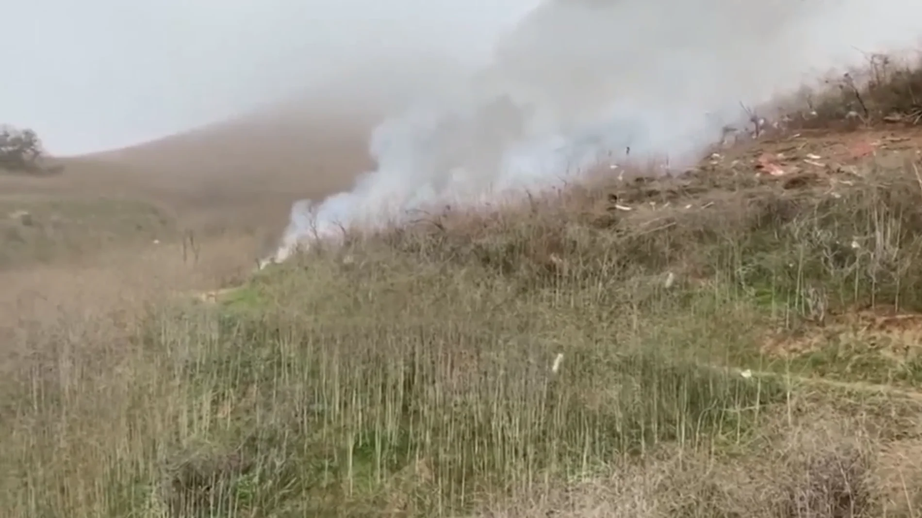 Imagen del vídeo grabado por un ciclista instantes después del accidente de helicóptero de Kobe Bryant