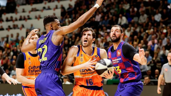 Guillem Vives entra a canasta. Guillem Vives entra a canasta.