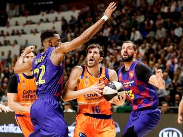 Guillem Vives entra a canasta. Guillem Vives entra a canasta.