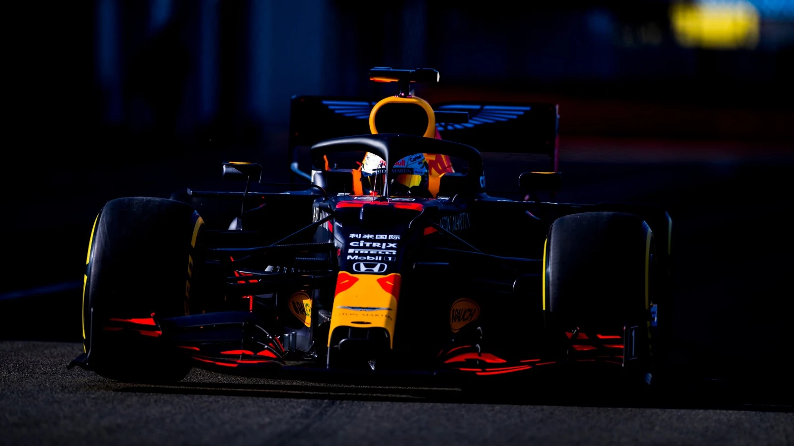 Max Verstappen probando por primera vez el nuevo monoplaza Max Verstappen probando por primera vez el nuevo monoplaza