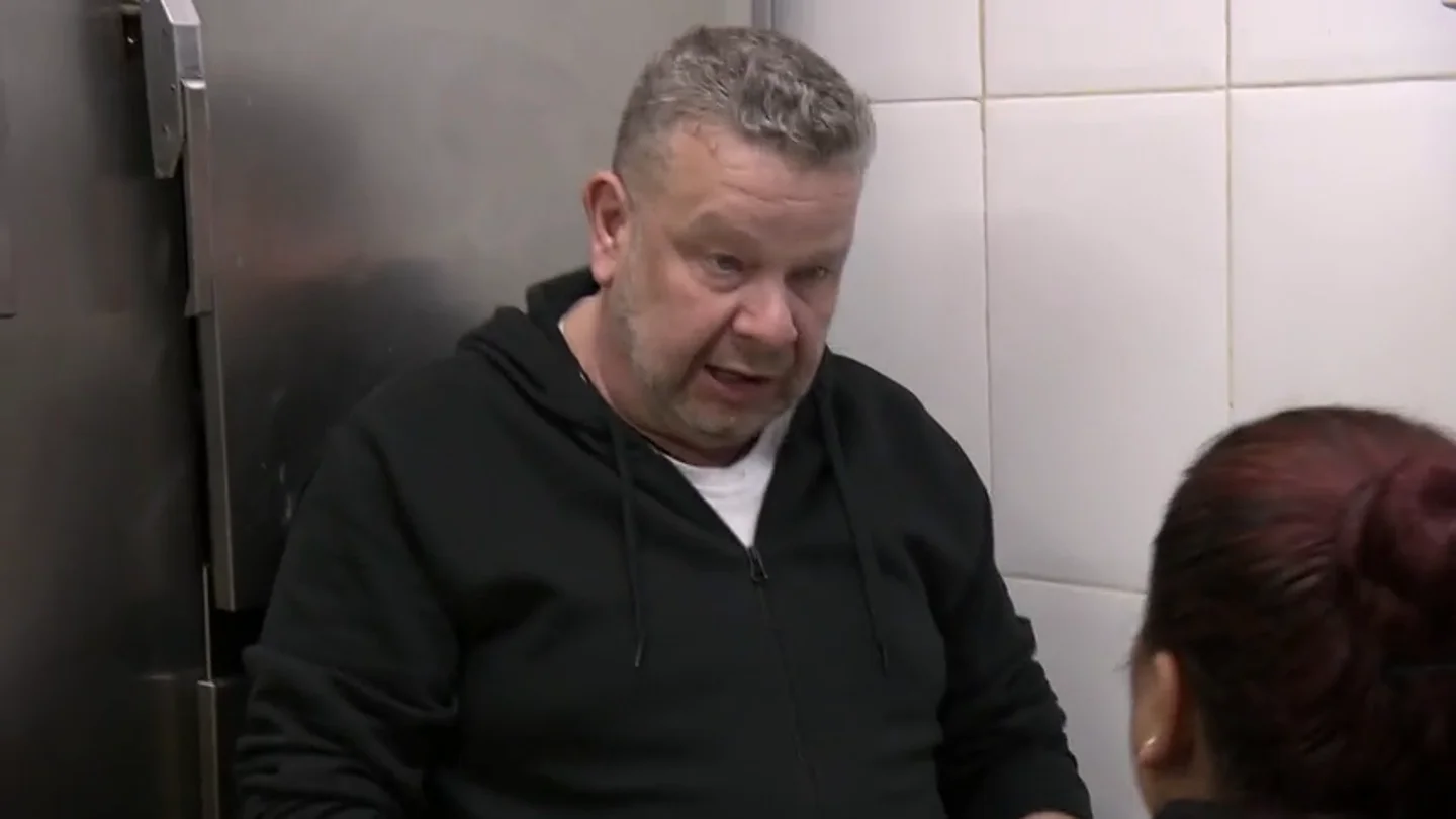 Chicote tira de ironía al ver las cámaras de 'La Madrina': "Lo de coger toda la verdura y meterla a cañón es una cosa maravillosa. ¡Qué suerte tengo de haberlo visto!" Chicote tira de ironía al ver las cámaras de 'La Madrina': "Lo de coger toda la verdura y meterla a cañón es una cosa maravillosa. ¡Qué suerte tengo de haberlo visto!"