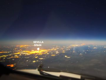 Time-lapse de un avión sobrevolando España Time-lapse de un avión sobrevolando España