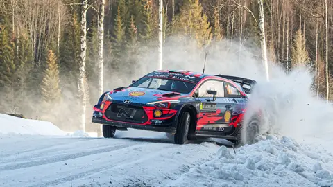 Craig Breen está muy cerca de Neuville Craig Breen está muy cerca de Neuville