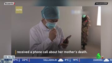 Una enfermera que lucha contra el coronavirus no abandona su trabajo al enterarse de la muerte de su madre