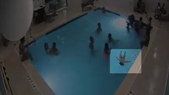 El agónico rescate de un niño de dos años que se estaba ahogando en una piscina sin que nadie se diera cuenta El agónico rescate de un niño de dos años que se estaba ahogando en una piscina sin que nadie se diera cuenta