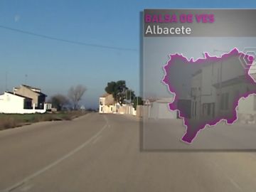 Vivir en Balsa de Ves, un pueblo convertido en el "gestor de residuos de toda España" por una macrogranja Vivir en Balsa de Ves, un pueblo convertido en el "gestor de residuos de toda España" por una macrogranja