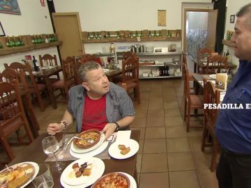 Alberto Chicote se enfrenta a 'A Cañada', un restaurante asturiano con 25 años de historia cuya comida típica es "de lata" Alberto Chicote se enfrenta a 'A Cañada', un restaurante asturiano con 25 años de historia cuya comida típica es "de lata"