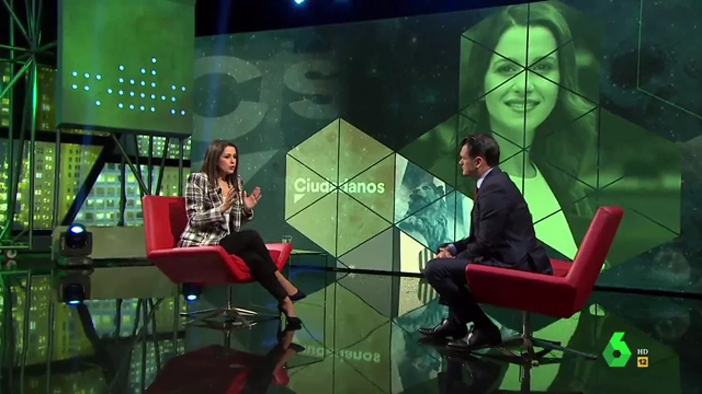 Inés Arrimadas: "No estamos gobernando en ningún sitio con Vox, lo hacemos con el PP" Inés Arrimadas: "No estamos gobernando en ningún sitio con Vox, lo hacemos con el PP"