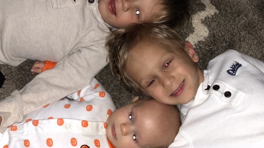 Imagen de los tres hermanos que padecen el mismo cáncer.  Imagen de los tres hermanos que padecen el mismo cáncer.