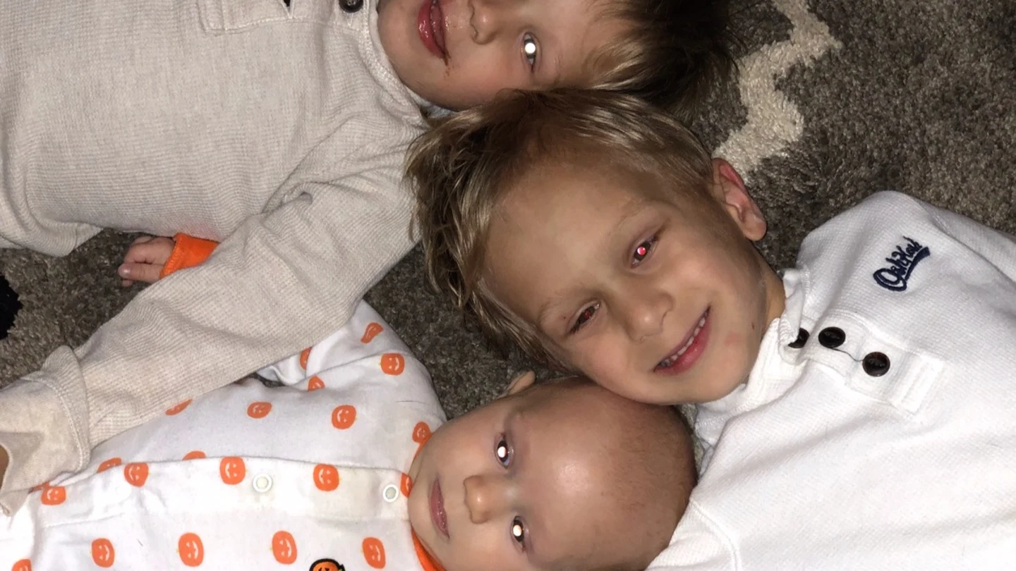 Imagen de los tres hermanos que padecen el mismo cáncer. Imagen de los tres hermanos que padecen el mismo cáncer.