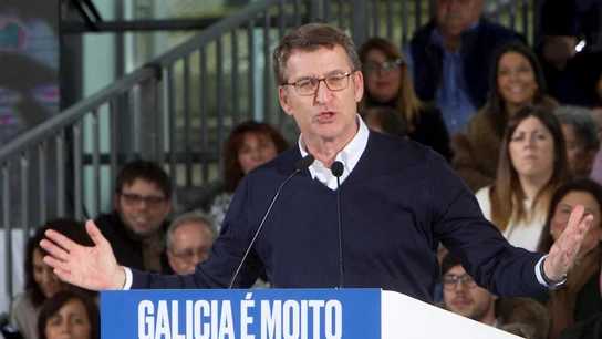 Alberto Núñez Feijóo presenta su candidatura a la Xunta de Galicia Alberto Núñez Feijóo presenta su candidatura a la Xunta de Galicia