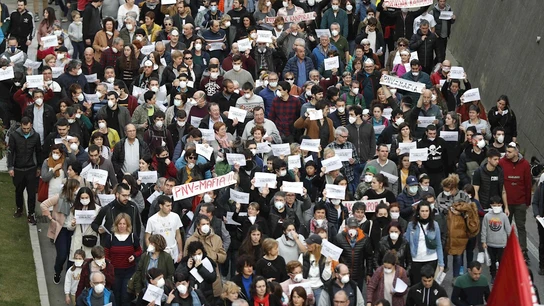 Multitudinaria manifestación de vecinos de Eibar, Ermua y Elgeta Multitudinaria manifestación de vecinos de Eibar, Ermua y Elgeta