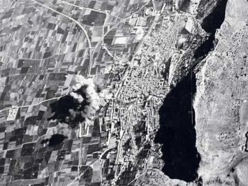 Imagen del bombardeo de Xàtiva tomada por los aviones fascistas Imagen del bombardeo de Xàtiva tomada por los aviones fascistas