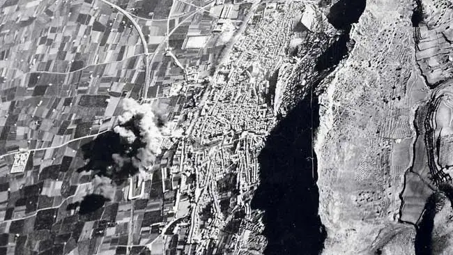 Imagen del bombardeo de Xàtiva tomada por los aviones fascistas