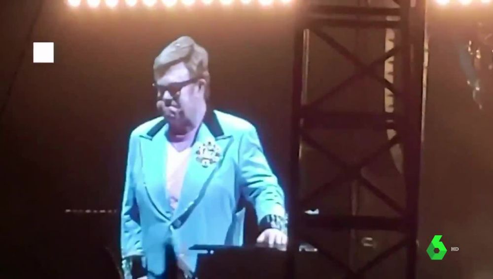 Elton John, obligado a interrumpir un concierto