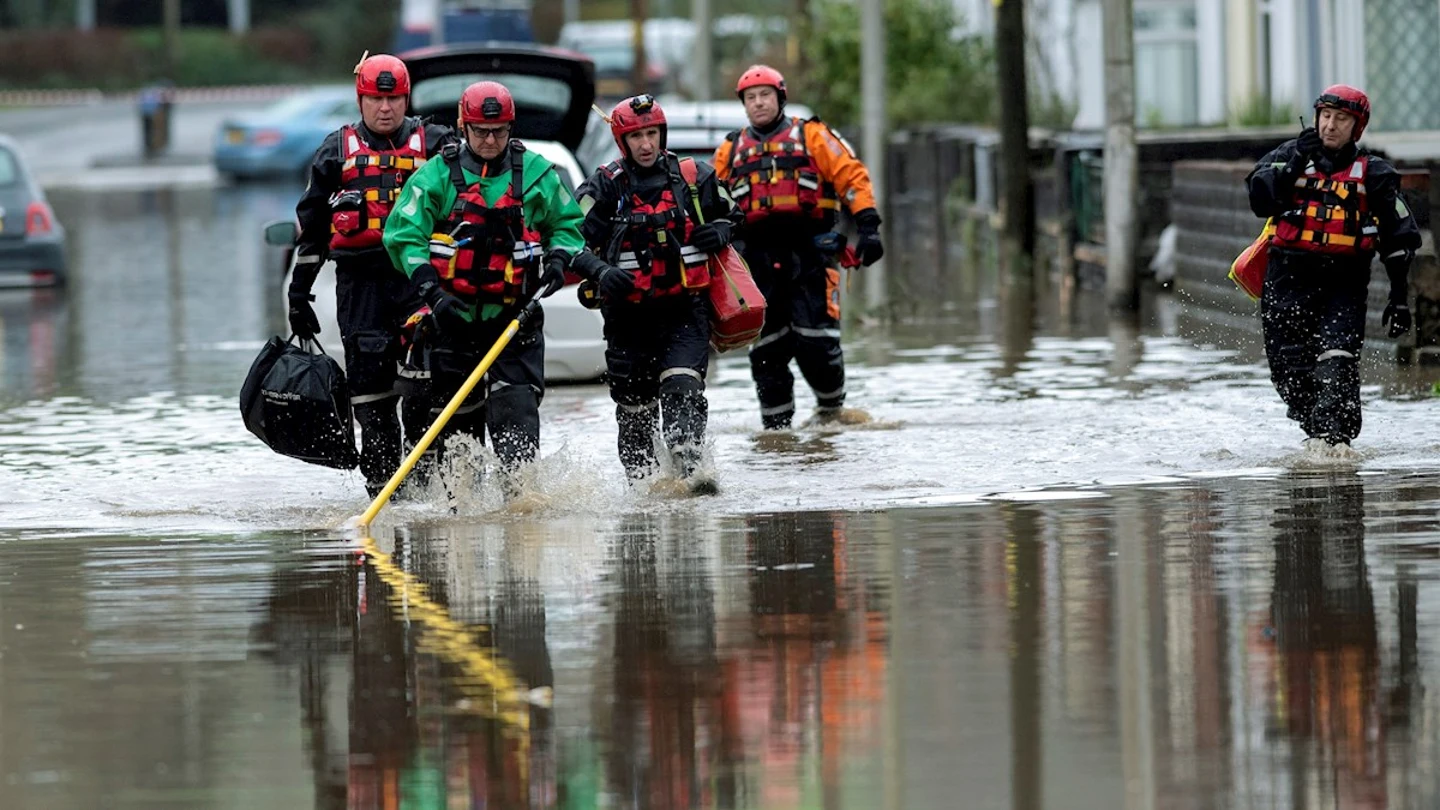 Inundaciones en la aldea de Nantgarw, cerca de Cardiff, Gales del Sur, Gran Bretaña Inundaciones en la aldea de Nantgarw, cerca de Cardiff, Gales del Sur, Gran Bretaña