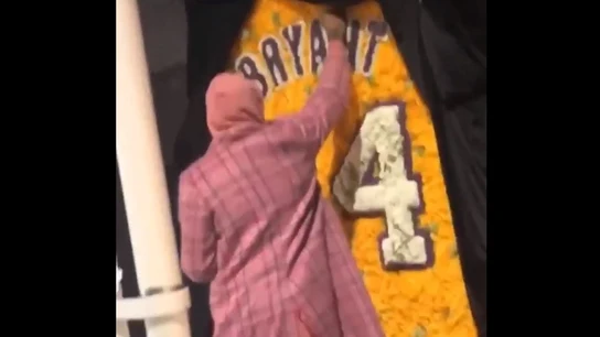 Carmelo Anthony, rindiendo homenaje a Kobe Bryant Carmelo Anthony, rindiendo homenaje a Kobe Bryant