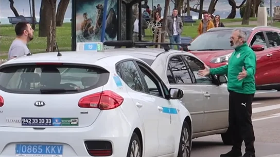 La pelea entre el taxista y un aficionado del Racing La pelea entre el taxista y un aficionado del Racing