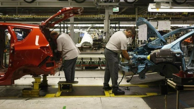 Trabajadores en la planta de Figueruelas