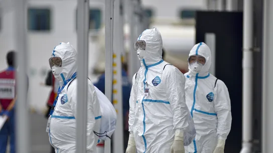 Personal médico se protege ante el coronavirus Personal médico se protege ante el coronavirus