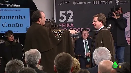 El "solemne juramento" de Almeida que le convierte en un 'importante' cargo en Galicia: "Podría hacer peligrar el liderazgo de Feijóo" El "solemne juramento" de Almeida que le convierte en un 'importante' cargo en Galicia: "Podría hacer peligrar el liderazgo de Feijóo"