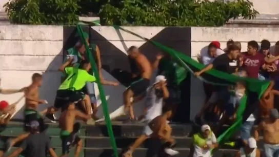 Incidentes de los barras bravas durante el Nueva Chicago-Temperley Incidentes de los barras bravas durante el Nueva Chicago-Temperley