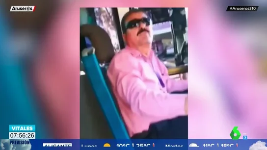 Un conductor expulsa del autobús a una pareja gay por darse un beso Un conductor expulsa del autobús a una pareja gay por darse un beso