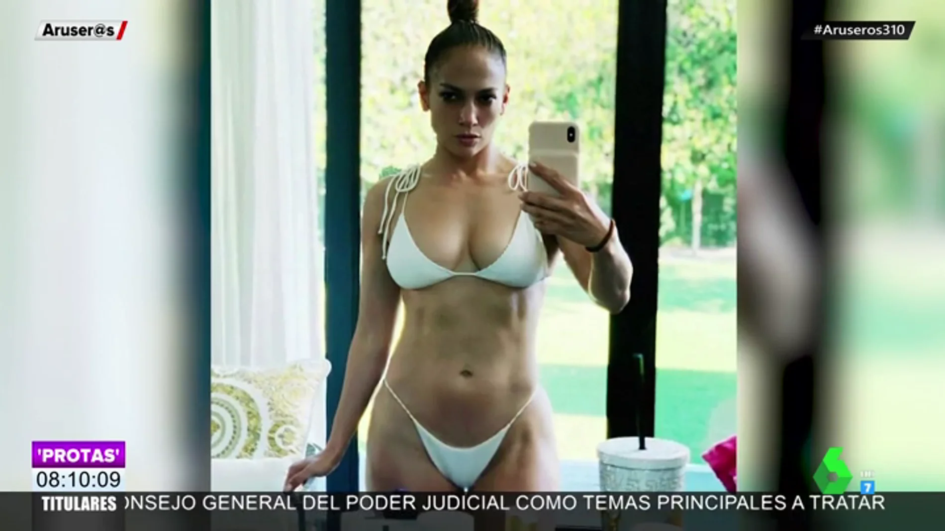 El posado de Jennifer López en bikini a su 50 años que ha colapsado las redes sociales 